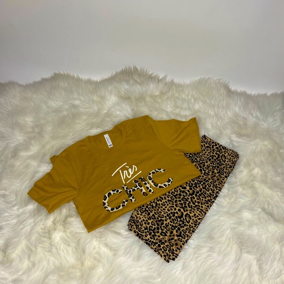 Tres CHIC T-shirt - Picture 1 of 1